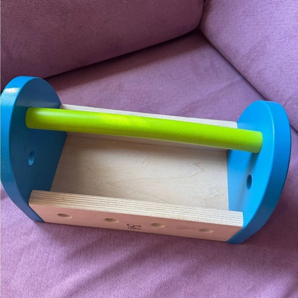🔨 Hape Wooden Tool Box & Hammer Set 🧰 - Picture 7 of 10